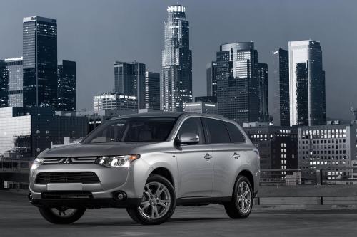 Mitsubishi Outlander (2014) - picture 1 of 22