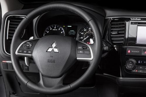 Mitsubishi Outlander (2014) - picture 9 of 22