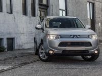 Mitsubishi Outlander (2014) - picture 3 of 22