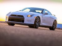 Nissan GT-R (2014) - picture 1 of 13