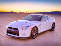 Nissan GT-R (2014) - picture 3 of 13