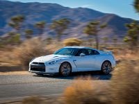 Nissan GT-R (2014) - picture 5 of 13