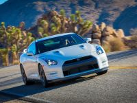 Nissan GT-R (2014) - picture 6 of 13