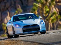 Nissan GT-R (2014) - picture 7 of 13