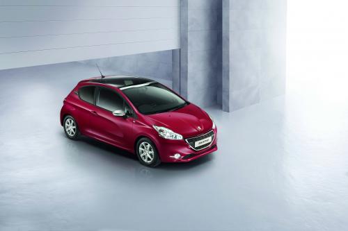 Peugeot 208 Style (2014) - picture 1 of 2