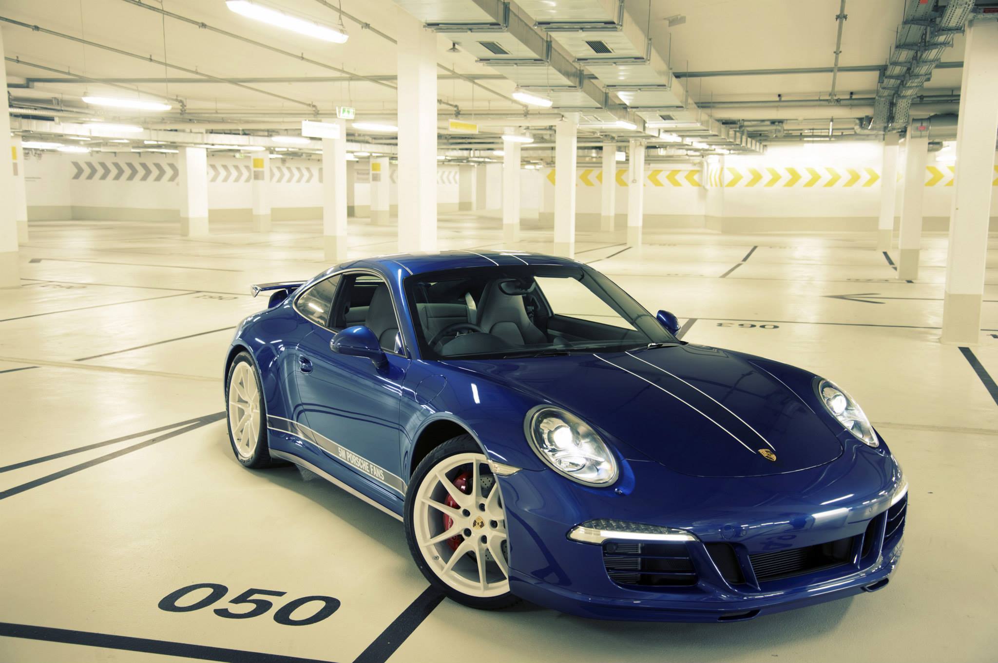 Porsche 911 Carrera 4S Facebook 5M