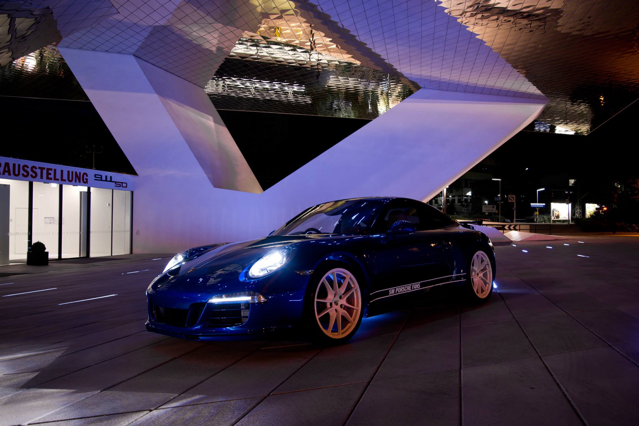 Porsche 911 Carrera 4S Facebook 5M