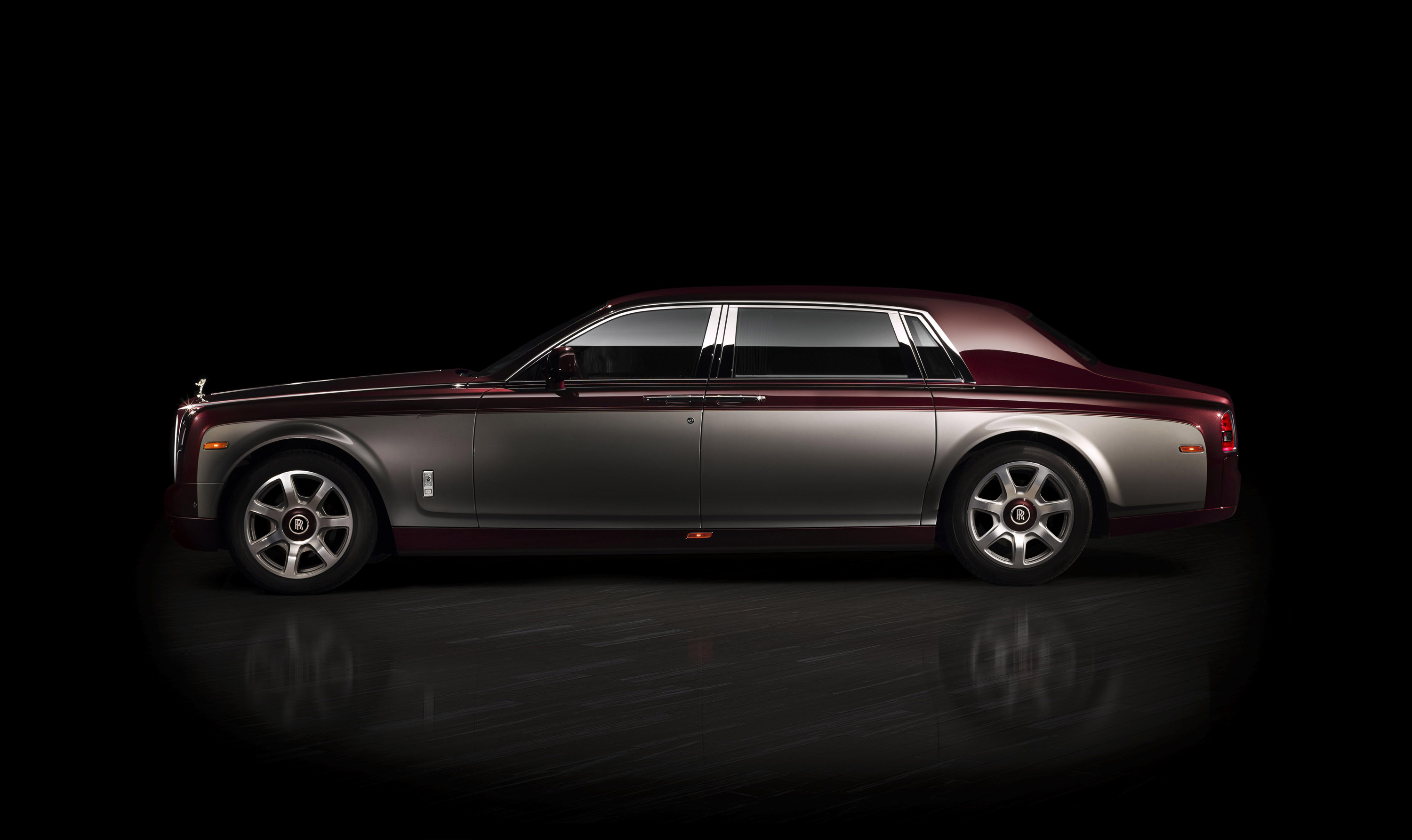 Rolls-Royce Pinnacle Travel Phantom