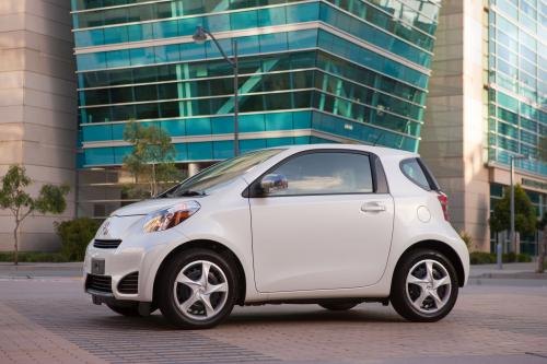 Scion iQ (2014) - picture 9 of 23
