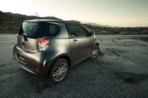 Scion iQ (2014) - picture 16 of 23