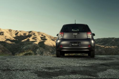 Scion iQ (2014) - picture 17 of 23