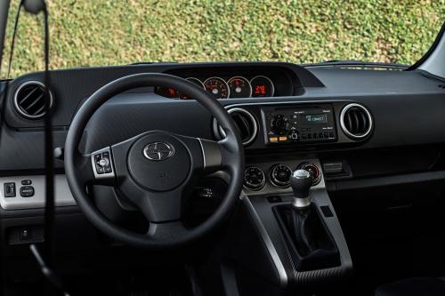 Scion xB (2014) - picture 9 of 18