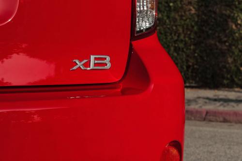 Scion xB (2014) - picture 16 of 18