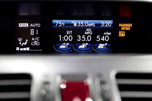 Subaru XV Crosstrek Hybrid (2014) - picture 9 of 12