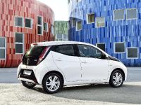 Toyota Aygo (2014) - picture 10 of 12