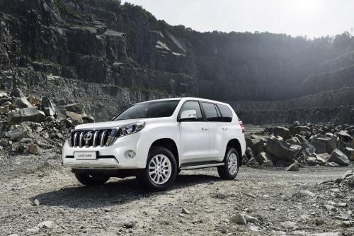 Toyota Land Cruiser (2014) - picture 1 of 5