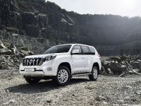 Toyota Land Cruiser (2014) - picture 1 of 5