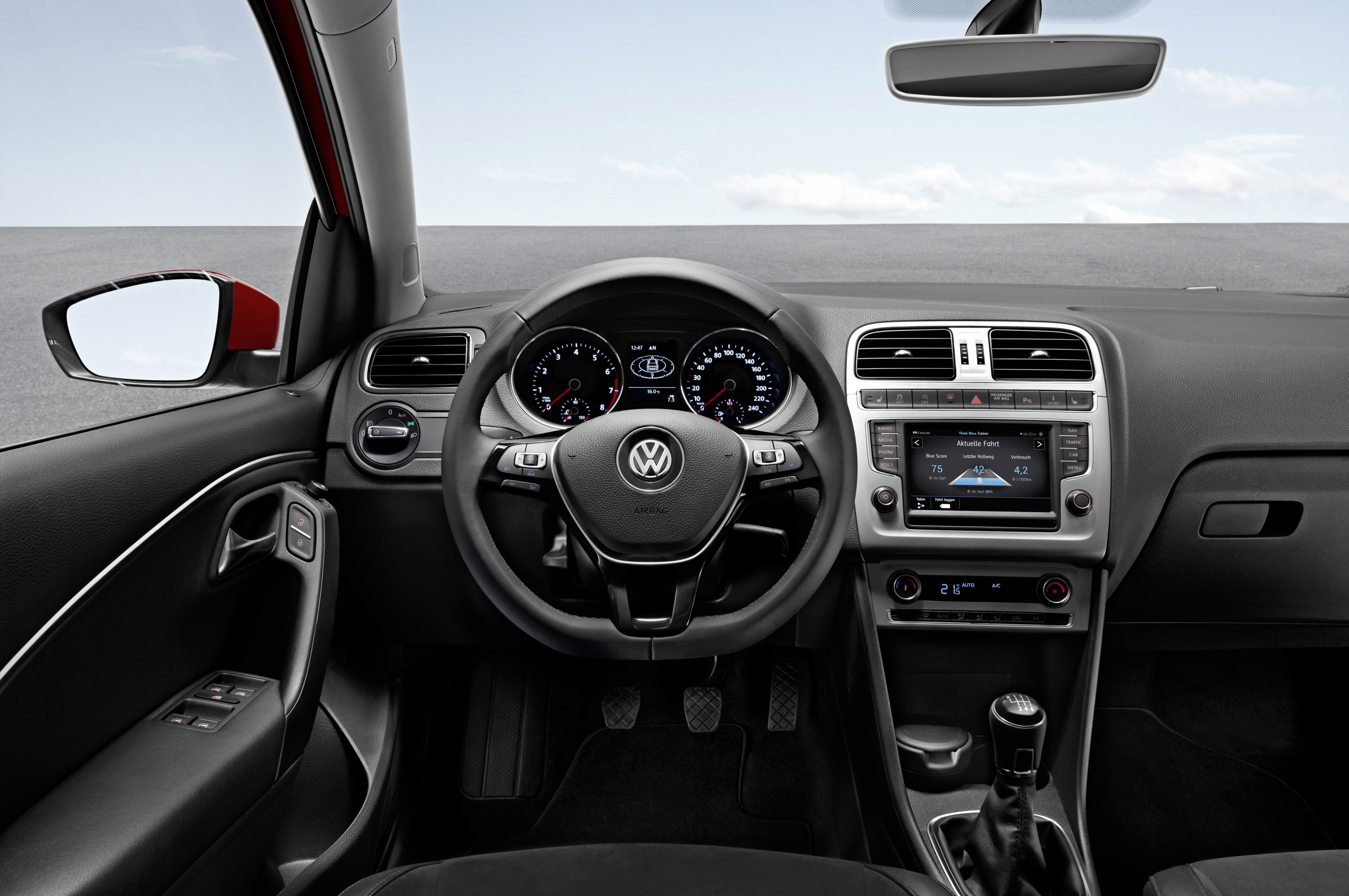 https://www.automobilesreview.com/img/2014-volkswagen-polo/2014-volkswagen-polo-15.jpg