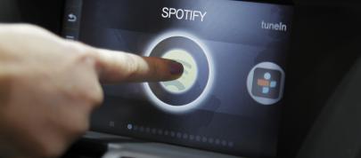 Volvo V40 (2014) - picture 7 of 7