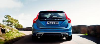 Volvo V60 Plug-in Hybrid R-Design (2014) - picture 4 of 10