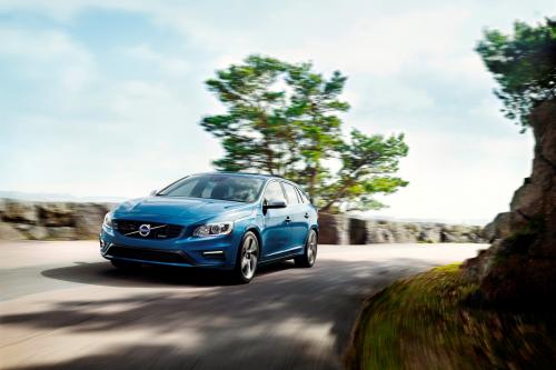 Volvo V60 Plug-in Hybrid R-Design (2014) - picture 1 of 10