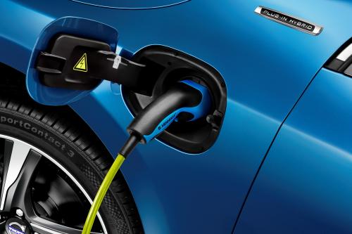 Volvo V60 Plug-in Hybrid R-Design (2014) - picture 9 of 10