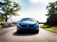 Volvo V60 Plug-in Hybrid R-Design (2014) - picture 2 of 10