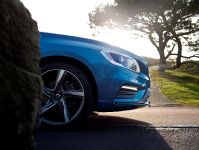 Volvo V60 Plug-in Hybrid R-Design (2014) - picture 6 of 10