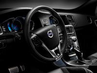 Volvo V60 Plug-in Hybrid R-Design (2014) - picture 10 of 10