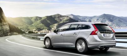Volvo V60 Sportwagon (2014) - picture 4 of 6