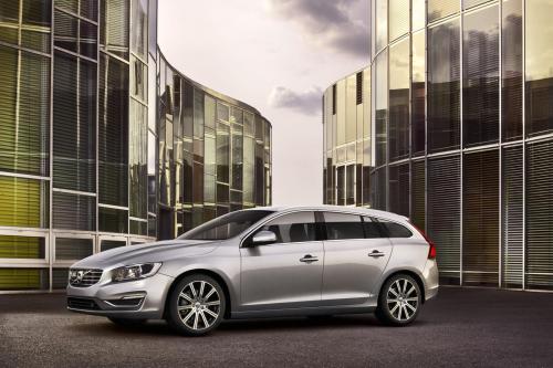 Volvo V60 Sportwagon (2014) - picture 1 of 6