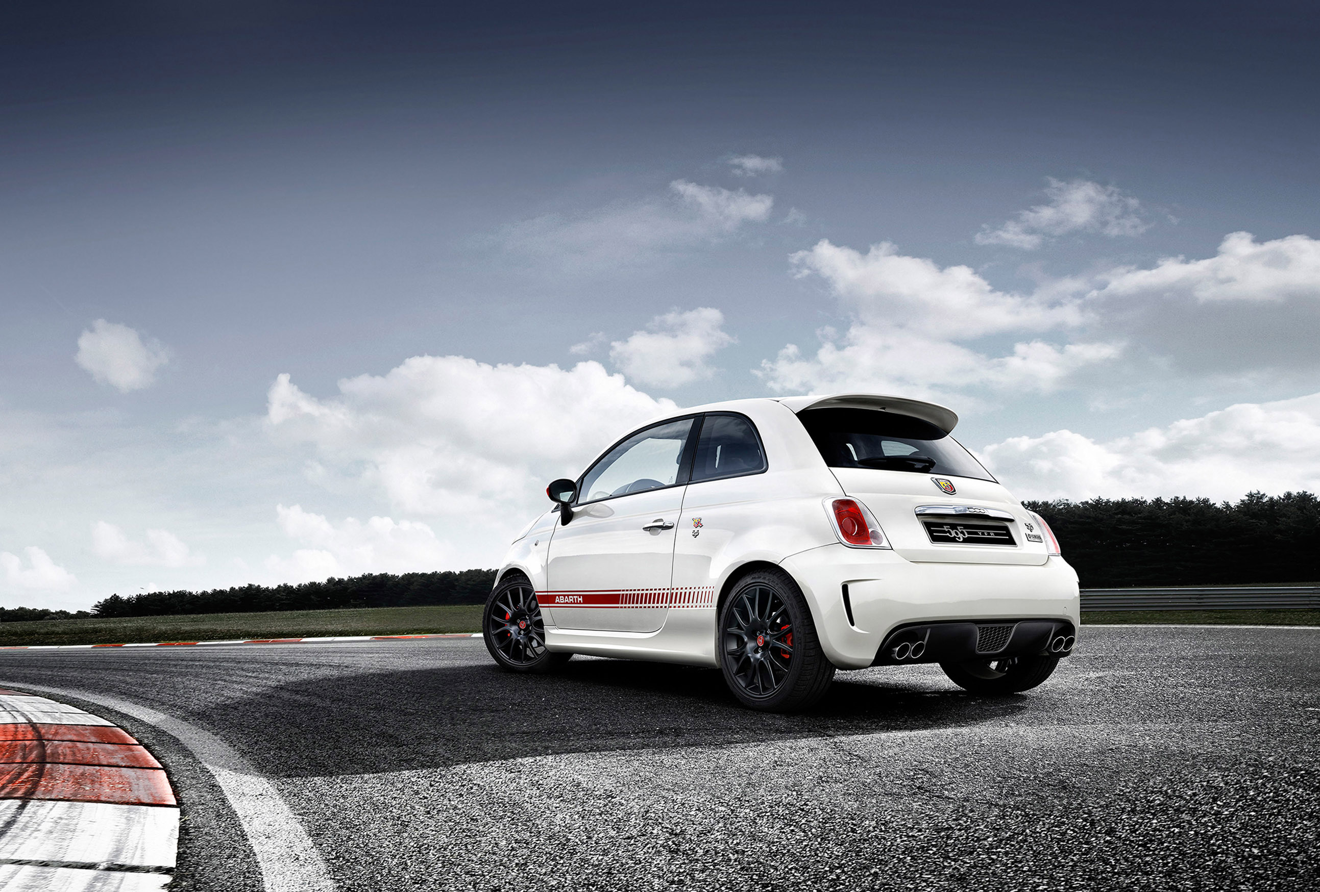 Abarth 595 Yamaha Factory Racing Edition