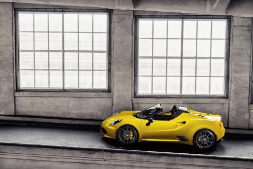 Alfa Romeo 4C Spider (2015) - picture 8 of 12