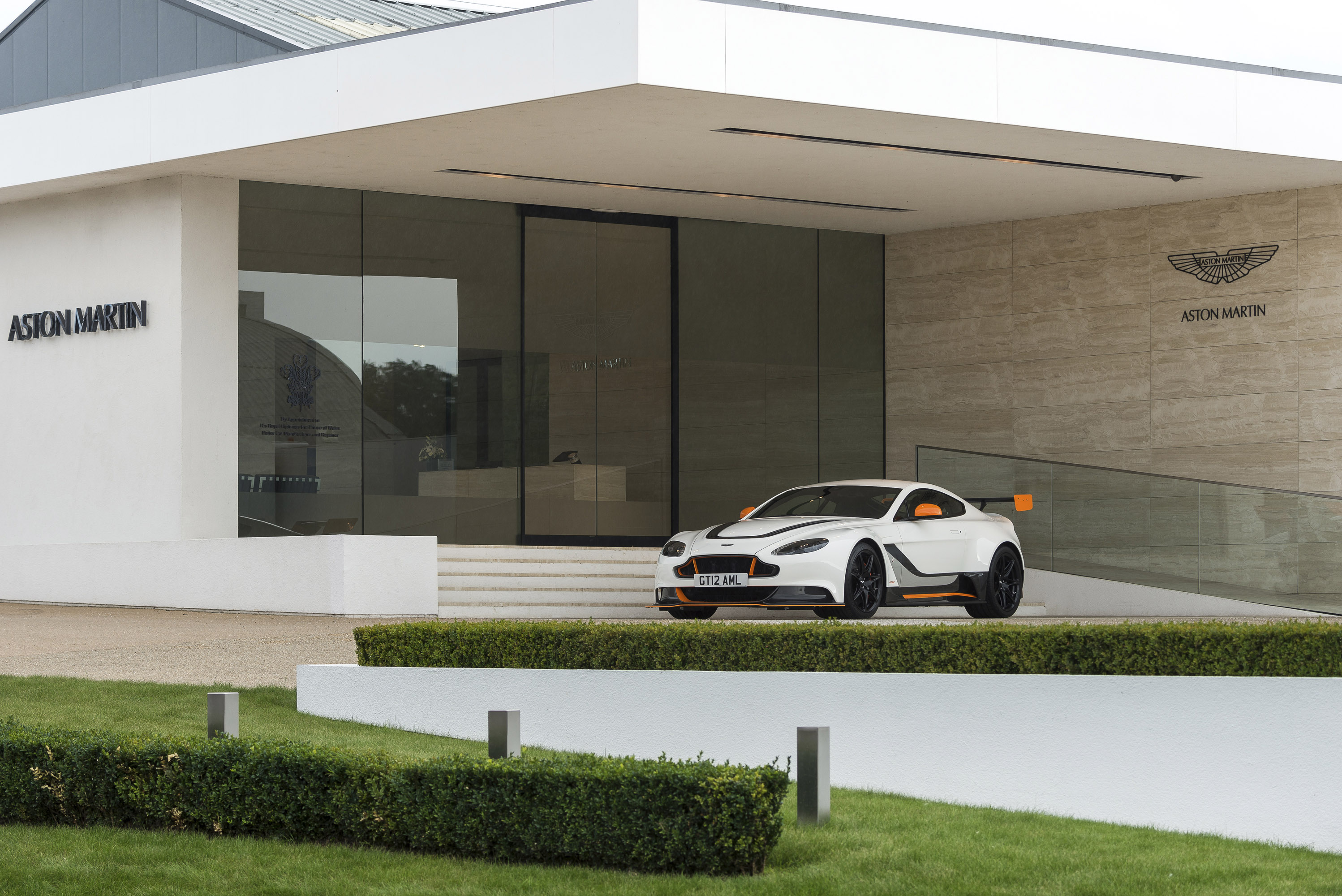 Aston Marin Vantage GT12