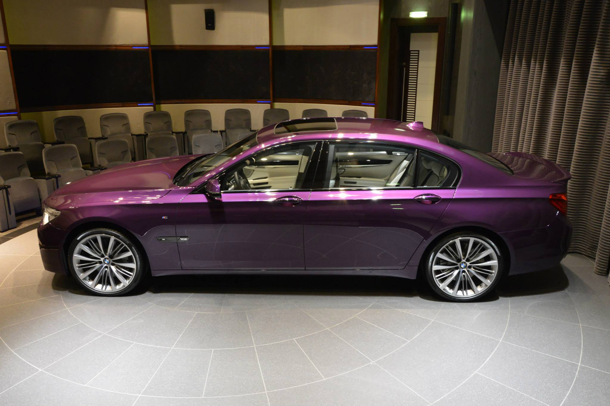 BMW 760Li V12M Biturbo in Twilight Purple