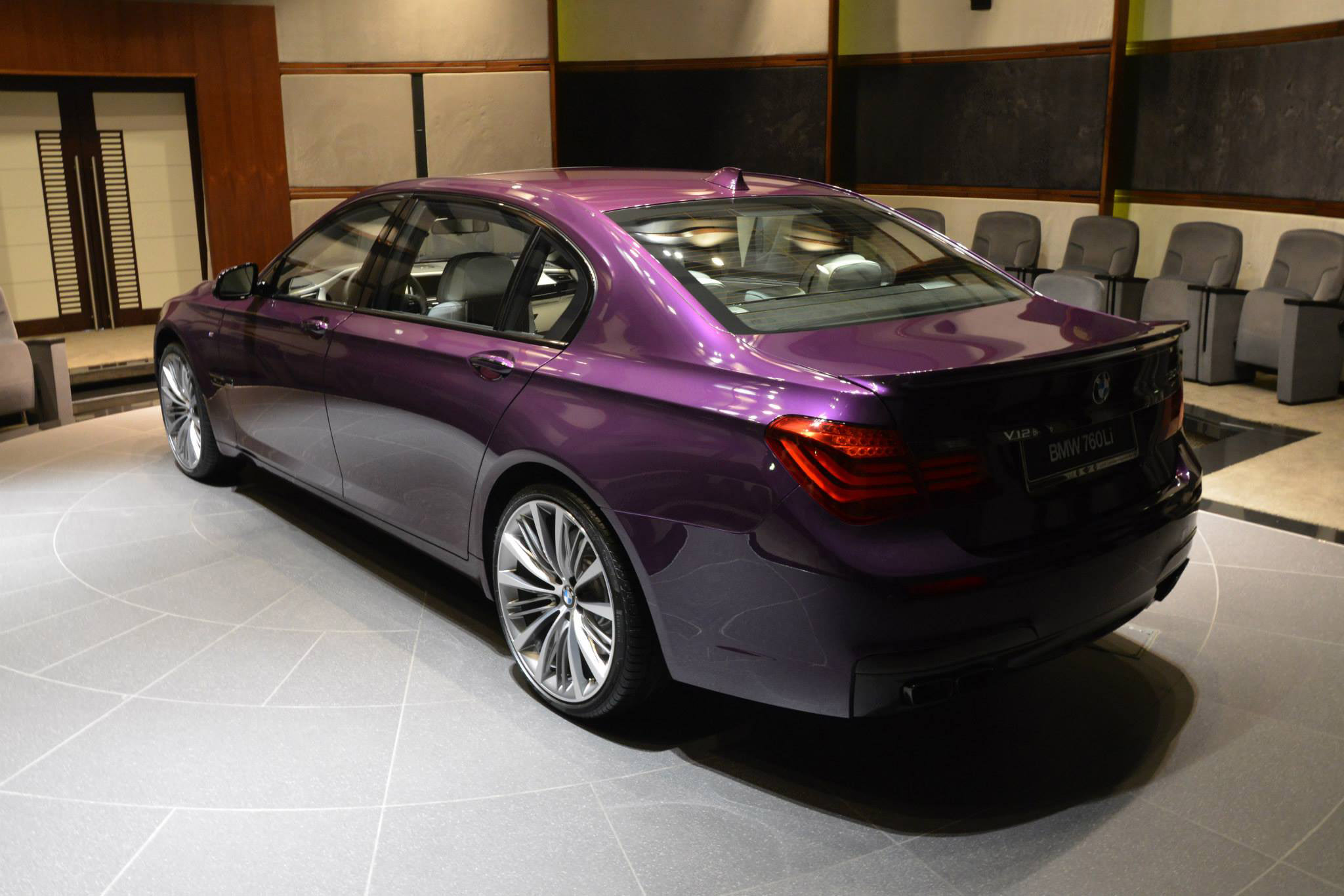 BMW 760Li V12M Biturbo in Twilight Purple