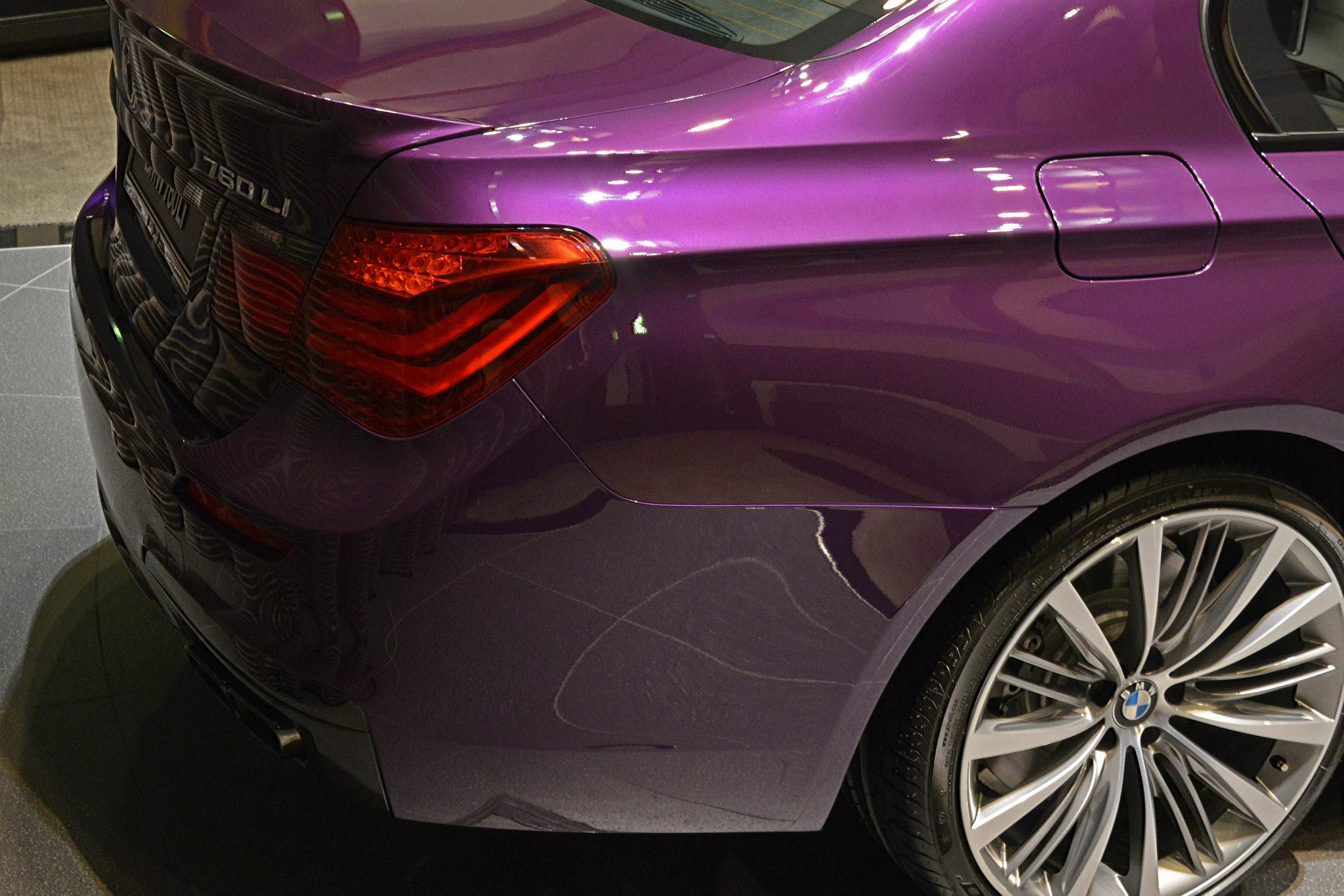 BMW 760Li V12M Biturbo in Twilight Purple