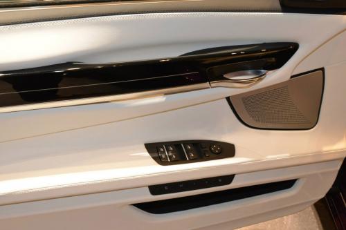 BMW 760Li V12M Biturbo in Twilight Purple (2015) - picture 16 of 20