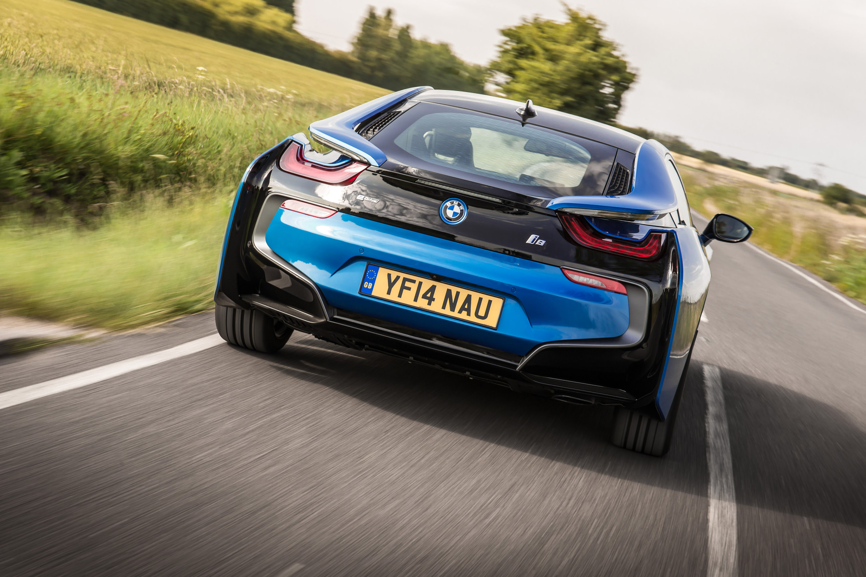 Hybrid 1.8. BMW i8 Hybrid. BMW i8 2014. BMW i8 Coupe 2014. BMW i8 Rear.