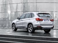 BMW X5 xDrive40e (2015) - picture 18 of 32