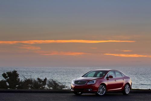 Buick Verano (2015) - picture 8 of 13