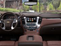 Chevrolet Suburban (2015) - picture 3 of 6