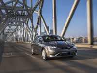 Chrysler 200 new (2015) - picture 1 of 4