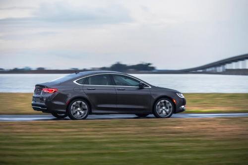 Chrysler 200 (2015) - picture 8 of 14
