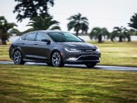 Chrysler 200 (2015) - picture 3 of 14