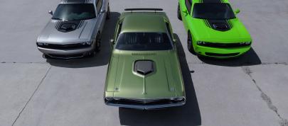 Dodge Challenger (2015) - picture 7 of 32