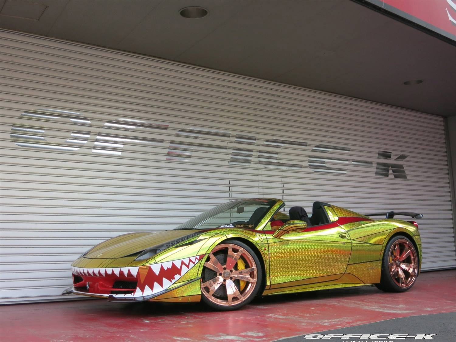 Ferrari 458 Spider Golden Shark