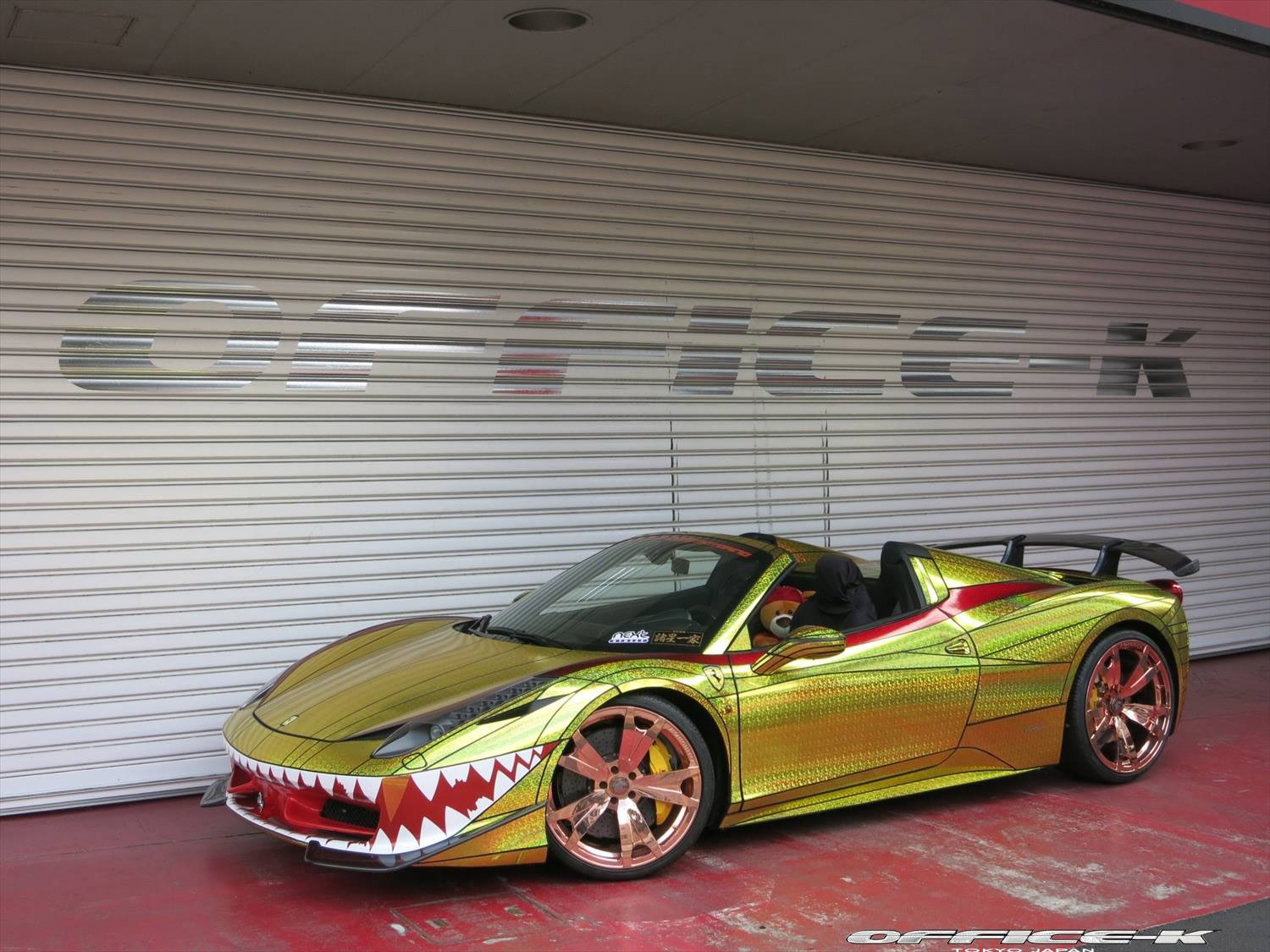 Ferrari 458 Spider Golden Shark