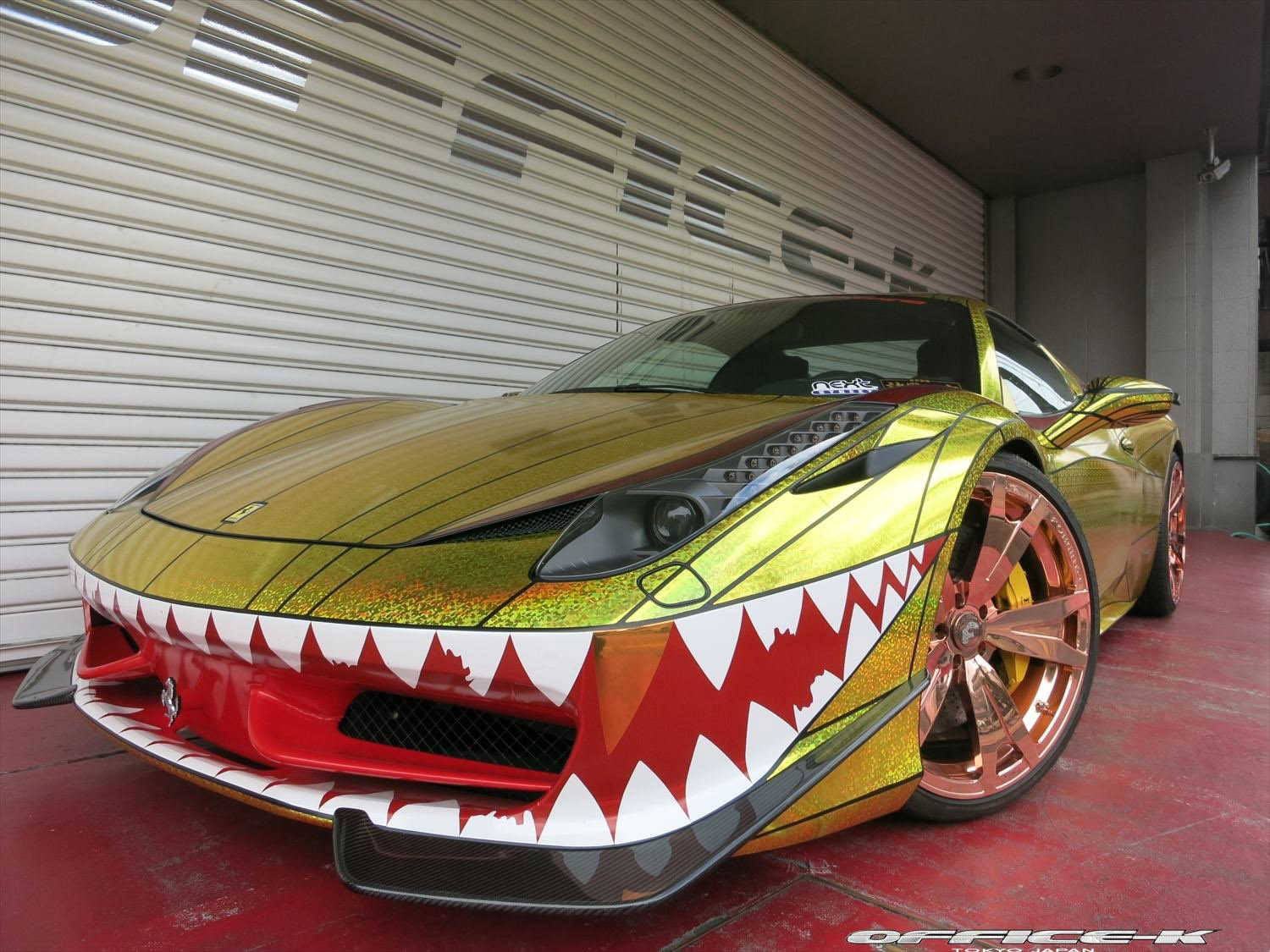 Ferrari 458 Spider Golden Shark