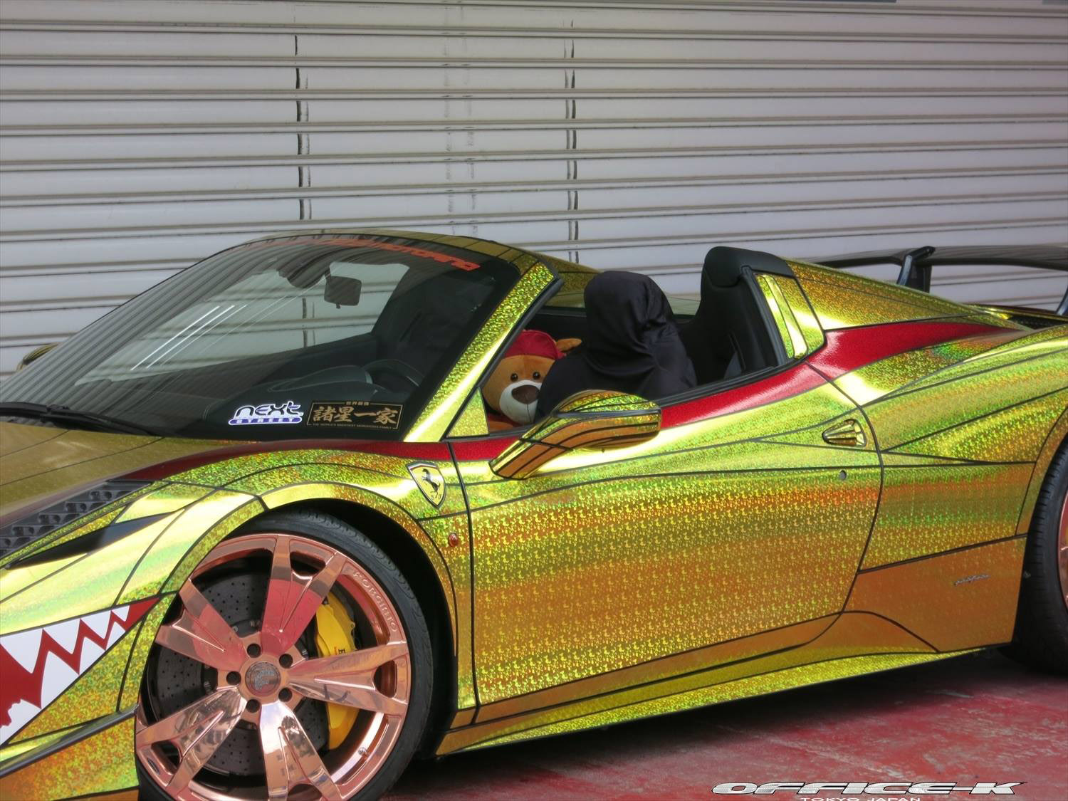 Ferrari 458 Spider Golden Shark